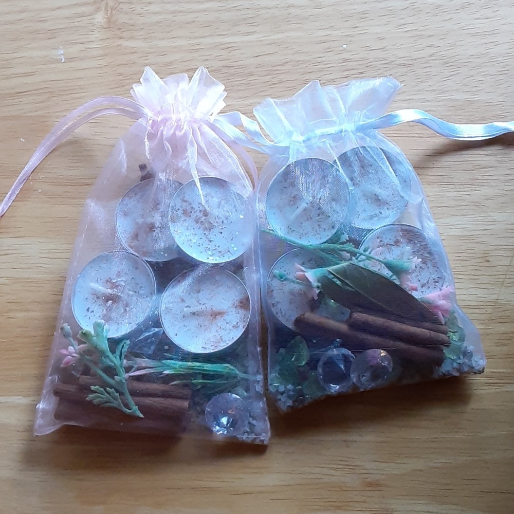 Decorative sachet with (4) wish tealights